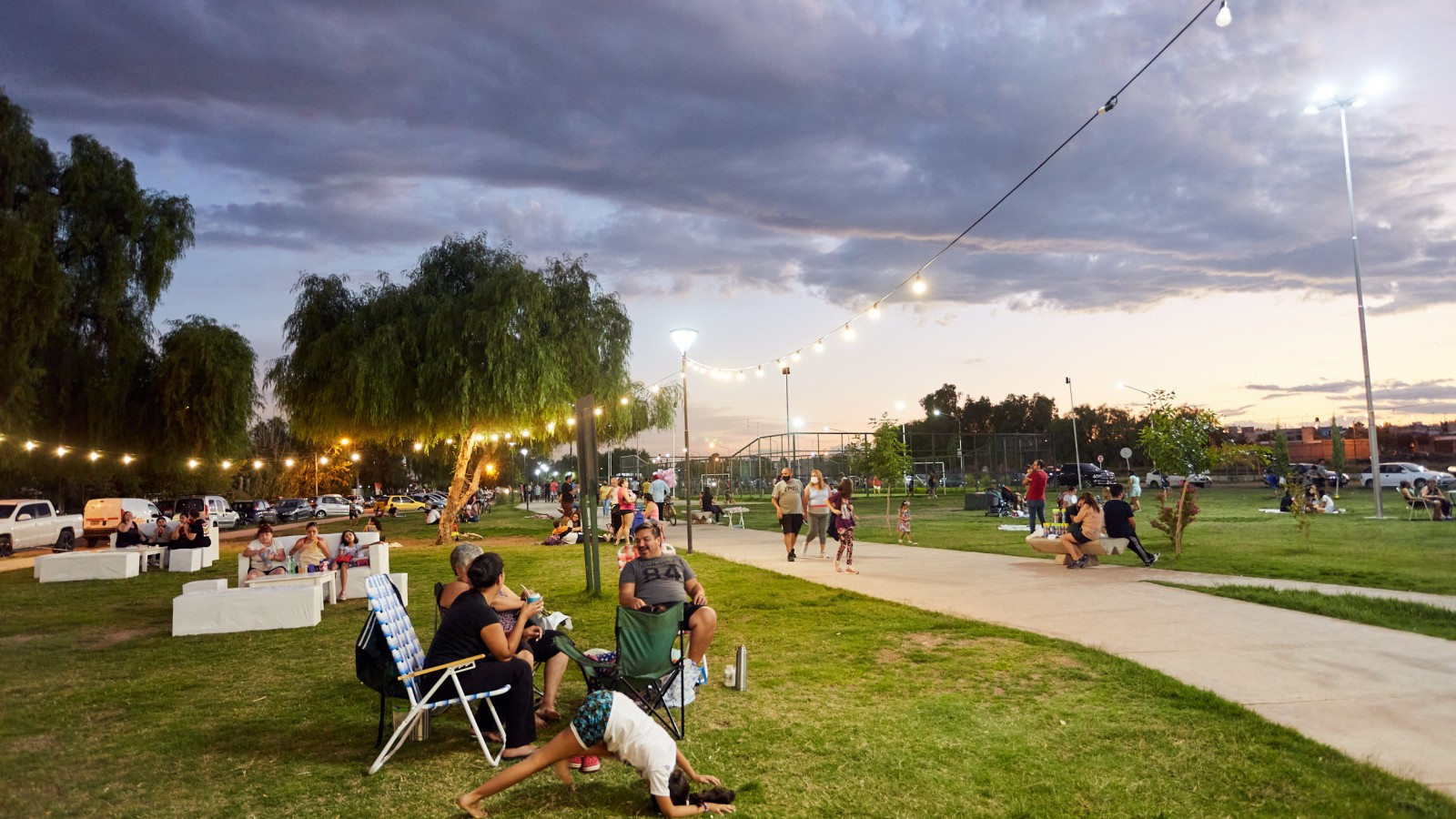 <p>Las Heras Te Enamora:  FoodStrucks, stands de artesanos y emprendedores locales, en el Parque de la Familia. Las Heras, sabado 13 de febrero de 2021. (Prensa Las Heras/Marcelo Aguilar) <a class="continue" href="https://portada.com.ar/arte-en-las-plazas